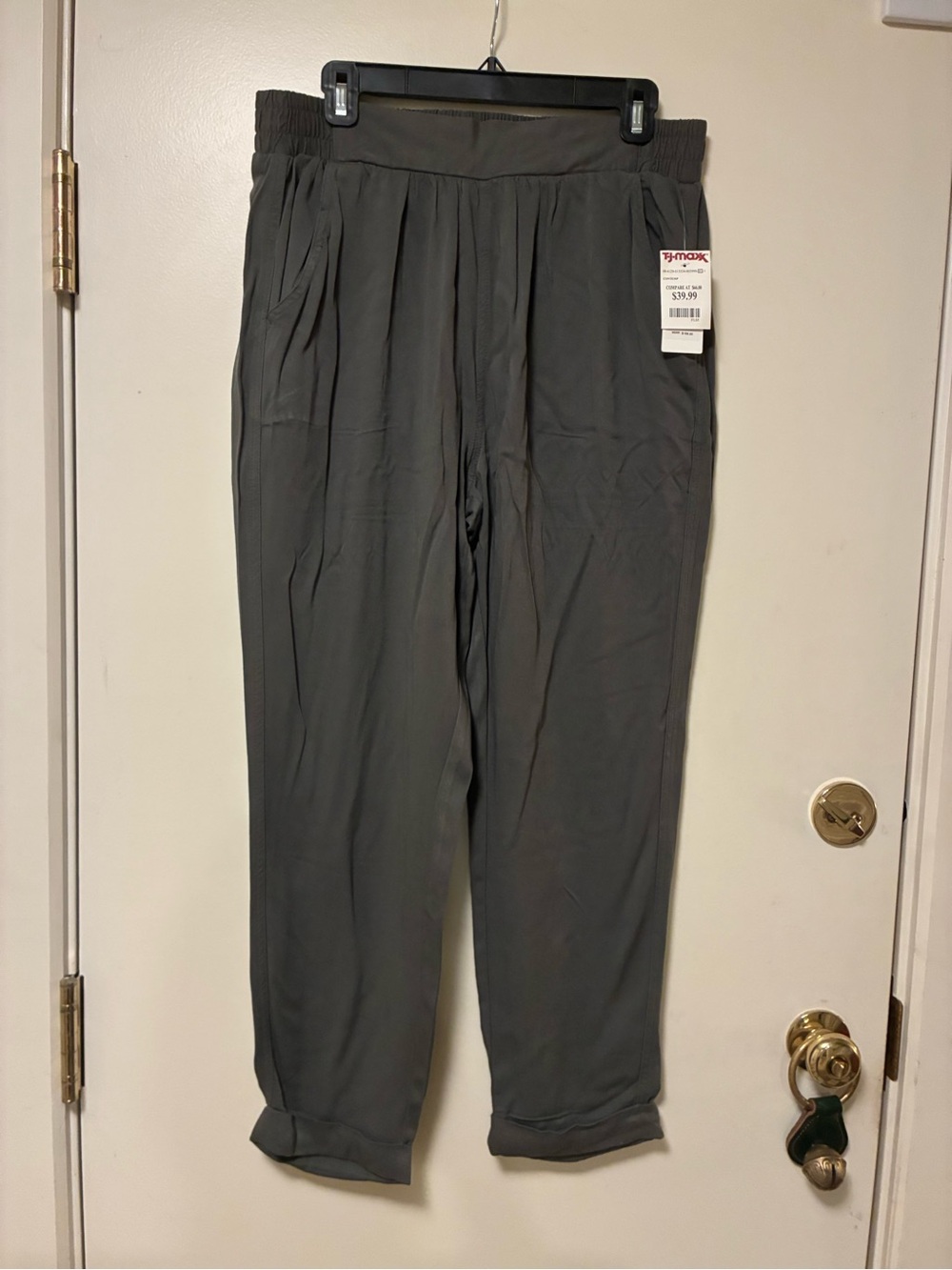 NWT Splendid Relaxed Tapered Pants in Dark Gray